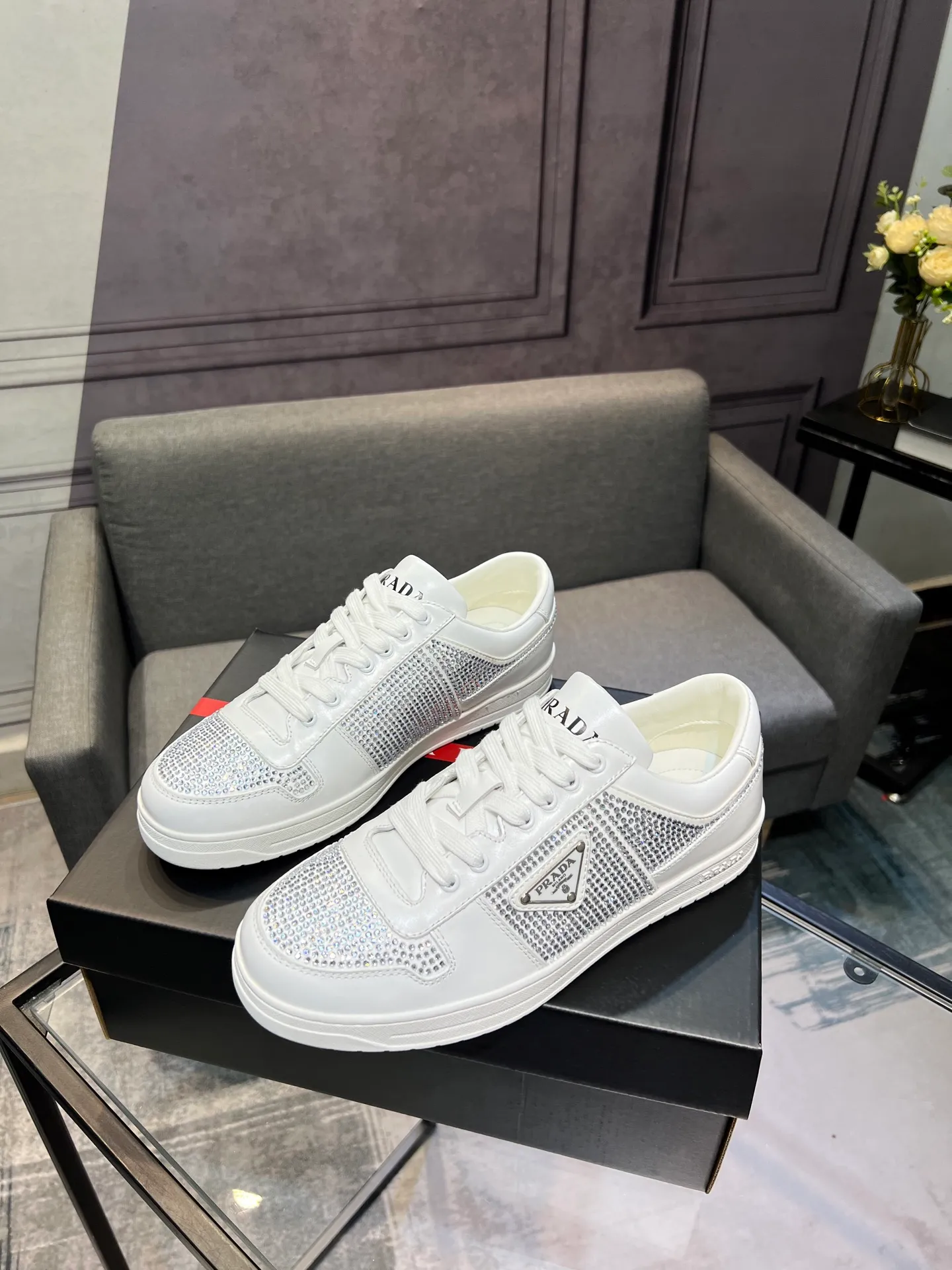 Men's shoes 💰660【PRADA】Prada ——High-end quality Original order ——Upper: 🔝Full calfskin, hot-drilling process, external seaming process of shoe collar, air-pressure brand logo on shoe body ——Inner lining: water-dyed cowhide ——Outsole: TPU molded outsole Super high quality control·Fine workmanship: highlighted (high-end·luxury·grade) -Size: 38-44 (45, 46, can be customized)